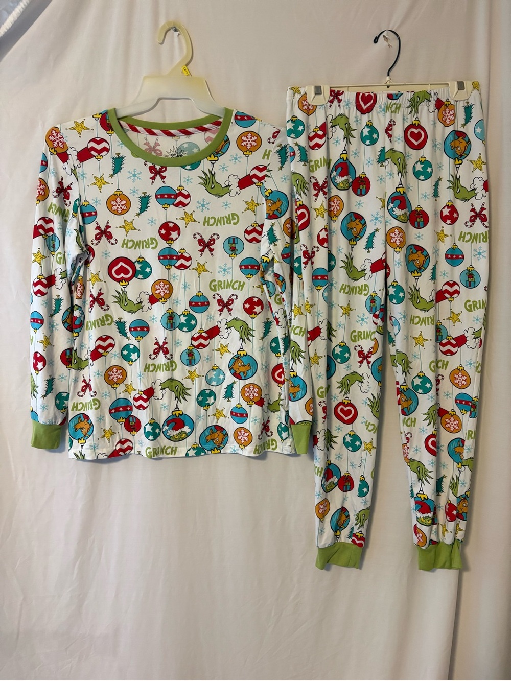 Grinch Women’s The Grinch White Holiday Pajama Set with Green Trim